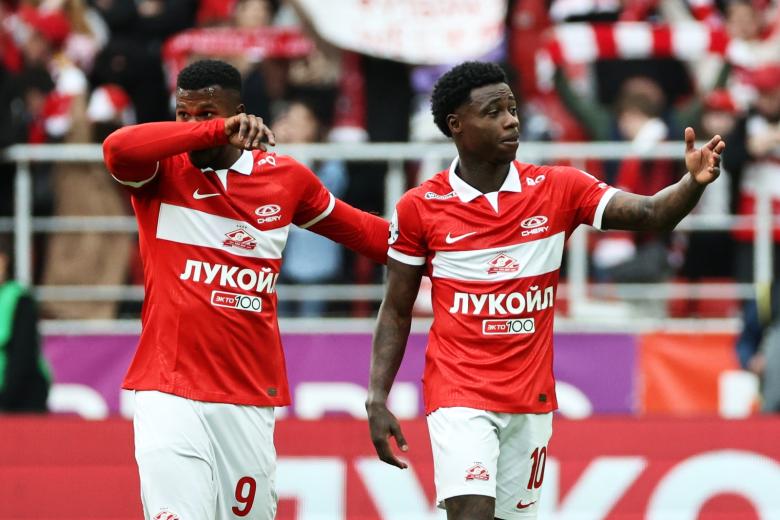 Игроки ФК «Спартак» Квинси Промес и Бальде Кейта