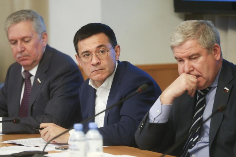 Валерий Селезнев (в центре)