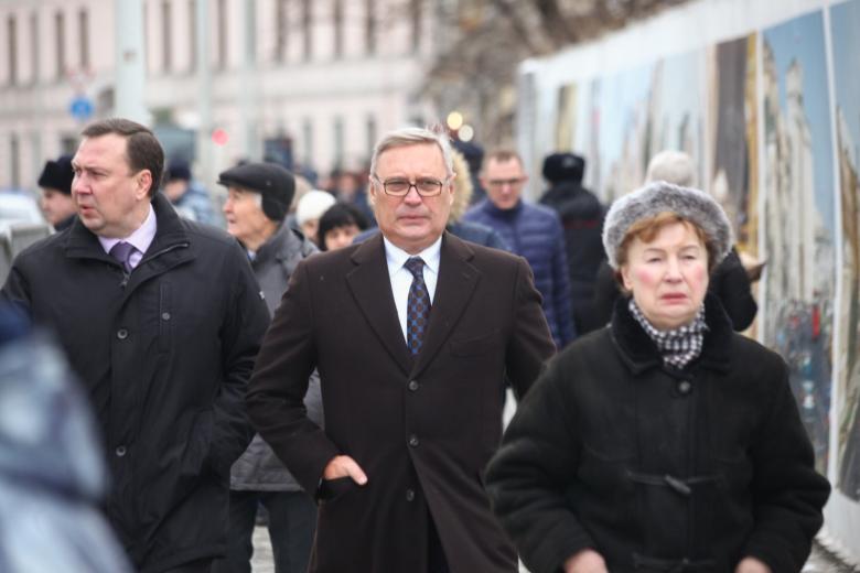 Михаил Касьянов (в центре)