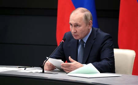 Путин: к реализации задач из послания ФС нужно приступать немедленно
