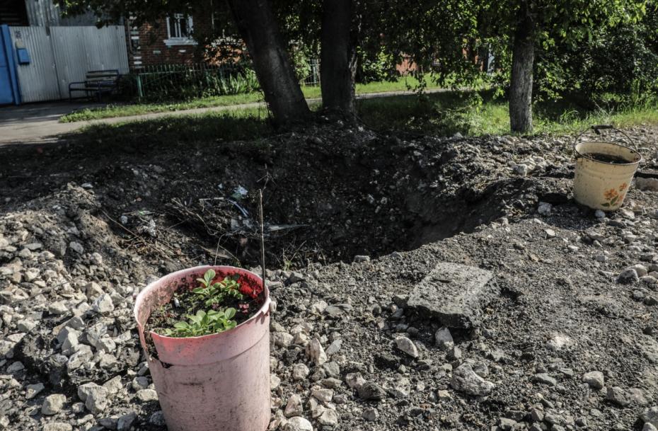 Воронка на дороге в селе Козинки