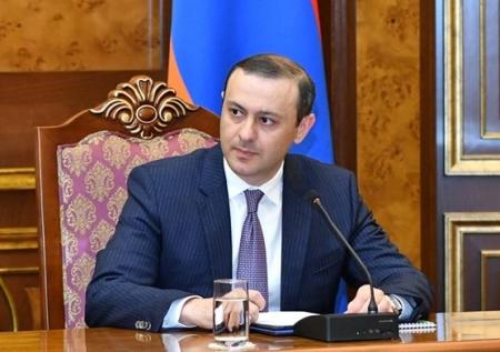 Пашинян уволил секретаря Совбеза Армена Григоряна