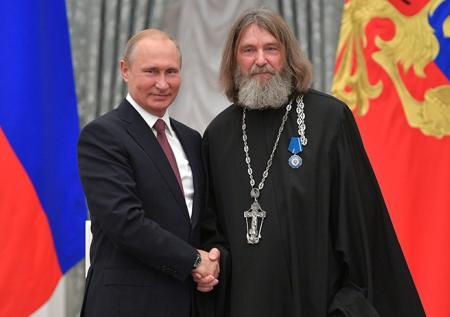 Путин поздравил Конюхова с окончанием первого этапа кругосветки
