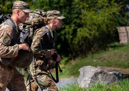 В США заявили о рекордном числе сексуальных домогательств среди военных 