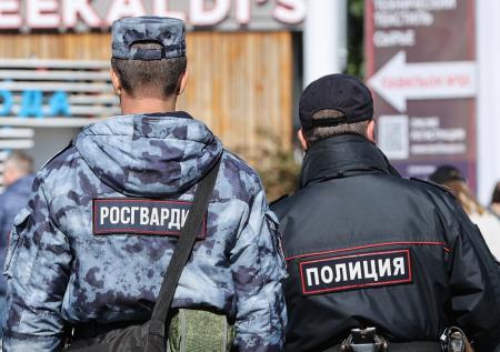 Журналистку Baza задержали во время съемок у военкомата в Москве