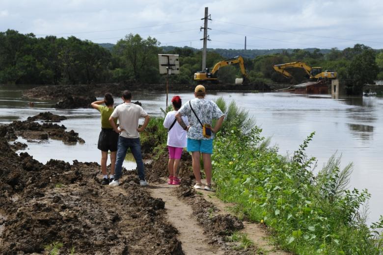 Наводнение в Уссурийске из-за подъема уровня воды после прорыва дамбы