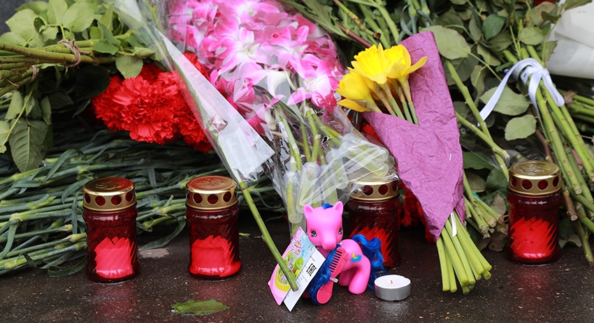 Цветы у Представительства Кемеровской области в Москве