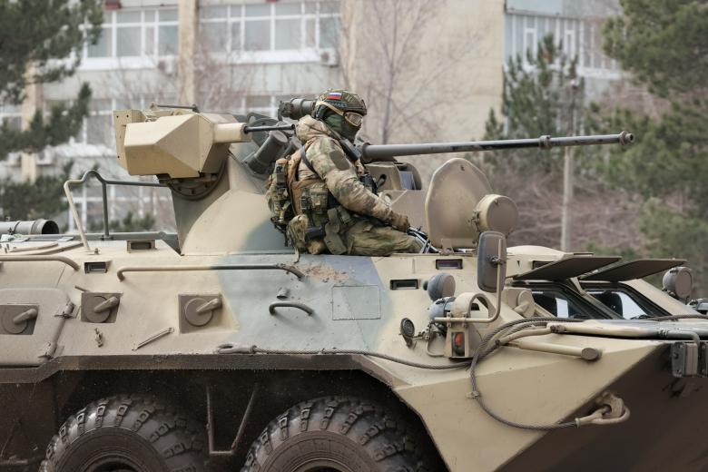 Республика Крым. Армянск. Военная техника на одной из улиц города