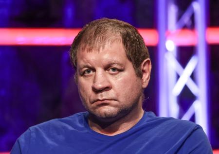 Исмаилов: Емельяненко может закончить карьеру бомжом с бутылкой пива