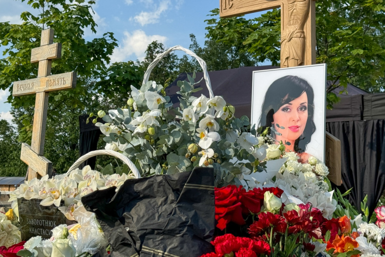 Могила актрисы Анастасии Заворотнюк