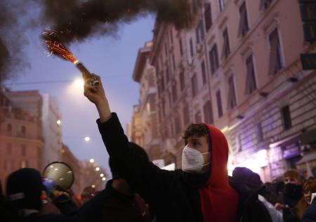 Политолог предрекла взрыв протестов в странах ЕС из-за Украины