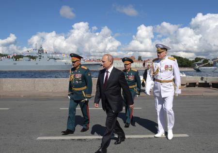 Путин рассказал, как у него возникла идея морского парада