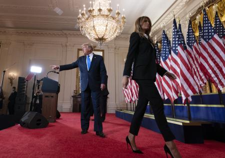 Ургант поспешил с шуткой о разводе Трампа