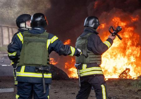 В Киеве загорелся военный завод