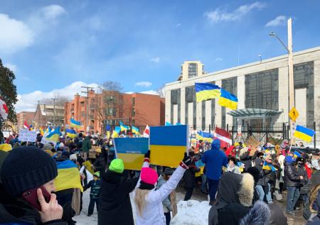 Посол РФ в Канаде: возле дипмиссии в Оттаве каждый день пикеты и митинги