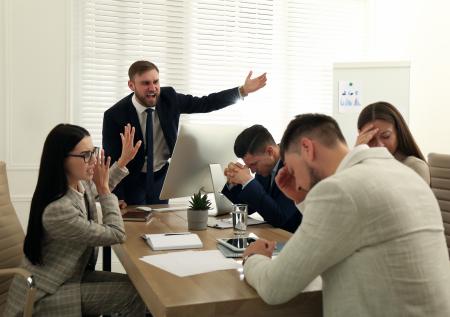 Россиянам рассказали, в каких коллективах самое токсичное начальство