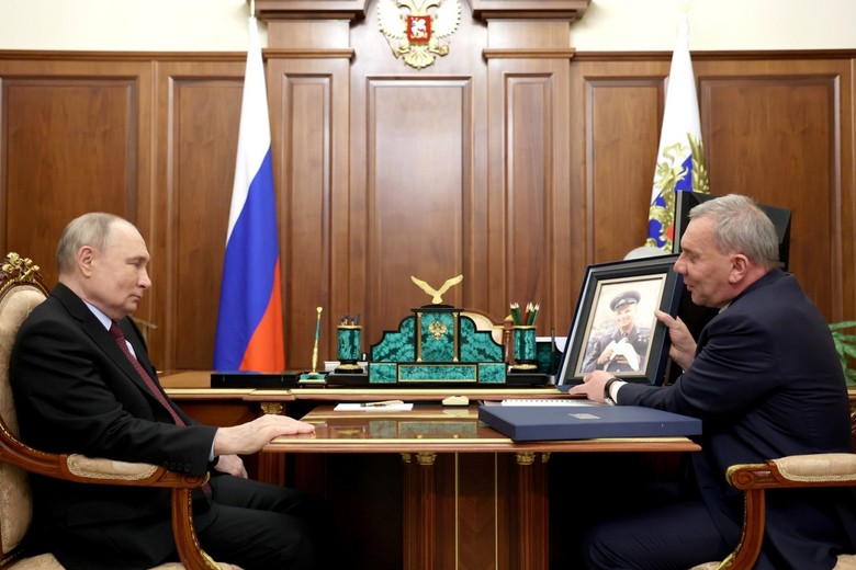 Владимир Путин и Юрий Борисов