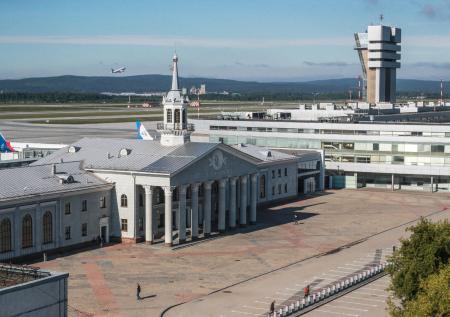 «На руках были дети»: двое пострадали при давке в российском аэропорту