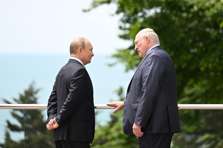 Президент РФ Владимир Путин и президент Белоруссии Александр Лукашенко во время встречи