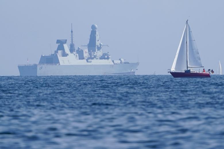 Миноносец HMS Defender