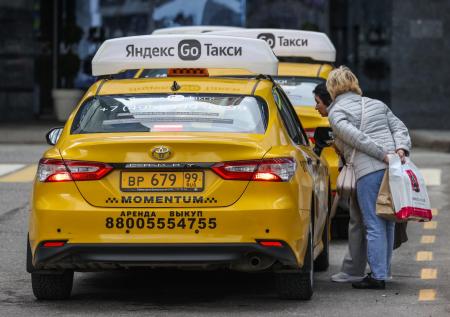 В Госдуме предложили сделать доступным такси для многодетных