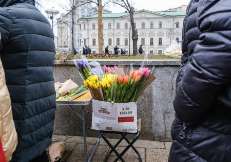 Флорист рассказал, почему цветы дорожают к праздникам