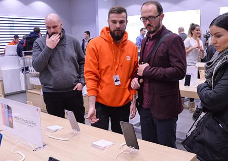 Xiaomi запатентовала смартфон с дисплеем нового уровня