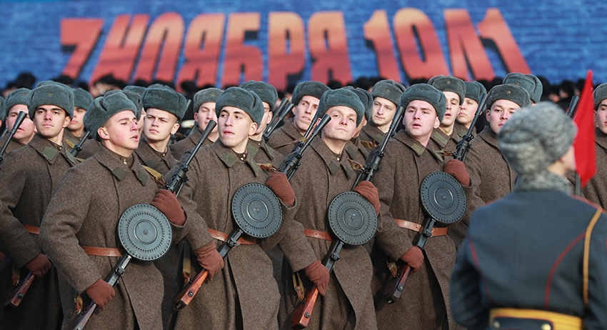 В 1941 году участниками парада стали 28 тысяч бойцов Красной армии