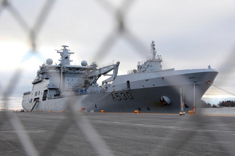 Норвежский штабной корабль HNoMS Maud