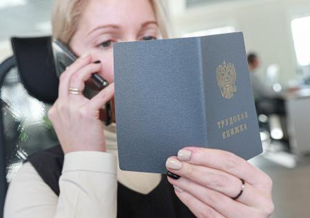 Россиянам назвали последствия визита на собеседование с мамой