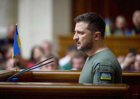 Зеленский внес в Раду законопроект об особом статусе поляков на Украине