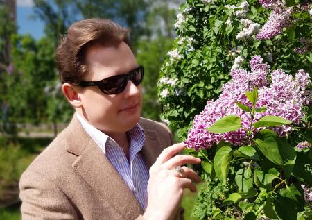 «Играю практически себя»: Понасенков станет барином в клипе Гудкова