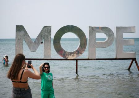 «В море тонны водорослей, цены дикие»: стоит ли отдыхать в Анапе в 2023-м