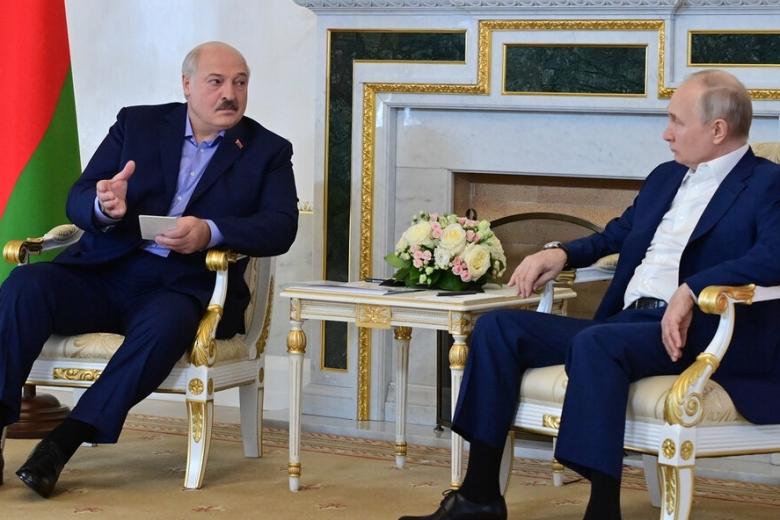 Президент РФ Владимир Путин с президентом Александром Лукашенко
