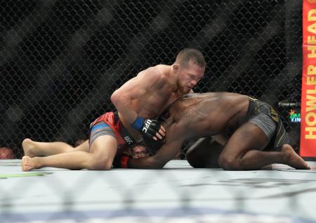 Глава UFC раскритиковал судейство в поединке между Яном и Стерлингом