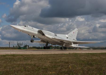 Лётчики смогли посадить Ту-22 с отказавшим двигателем под Астраханью