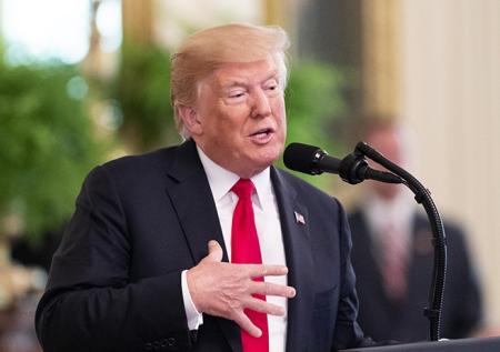 Трамп призвал расследовать взлом почты Клинтон