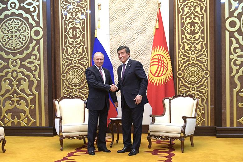 Президенты РФ и Киргизии Владимир Путин и Сооронбай Жээнбеков