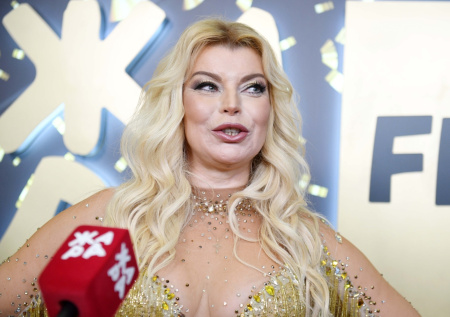 Помощница Лады Дэнс резко ответила на слухи о долгах певицы за ЖКУ