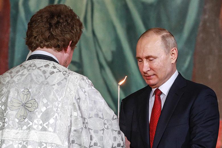 Президент РФ Владимир Путин (справа)