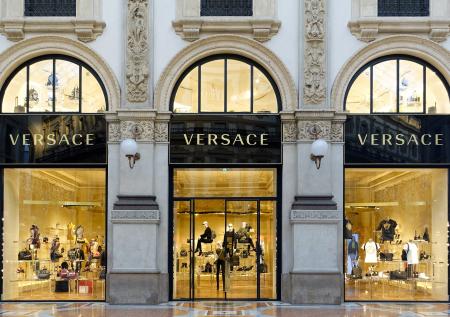 Versace выпустил коллекцию в поддержку ЛГБТ-сообщества