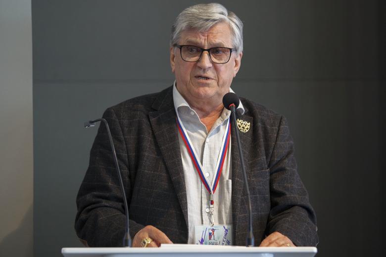 Александр Тихонов