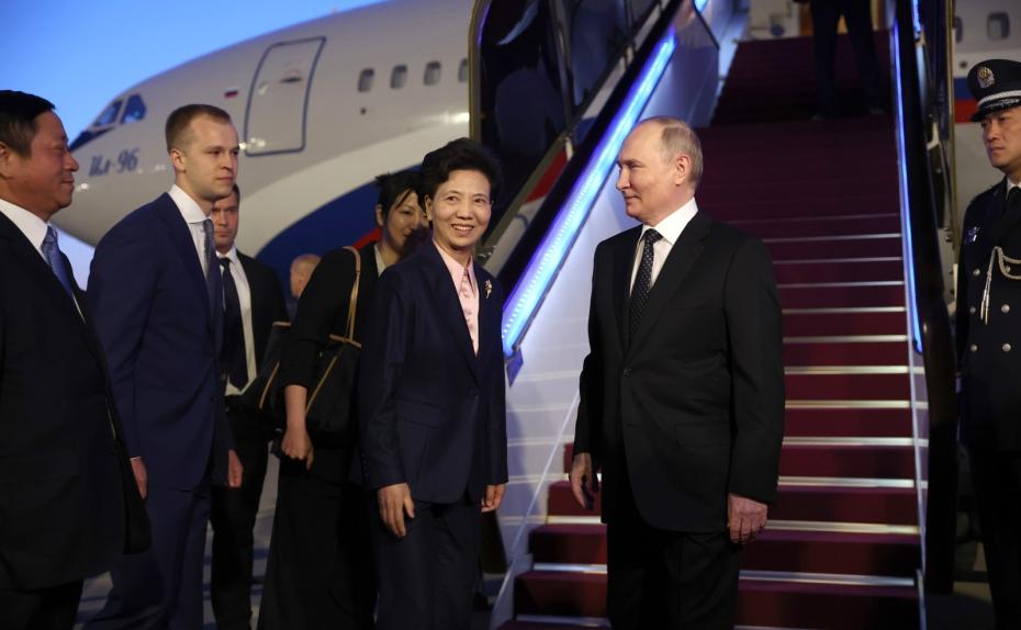 Владимир Путин и заместитель премьера Государственного совета Китая Чэнь Ицинь