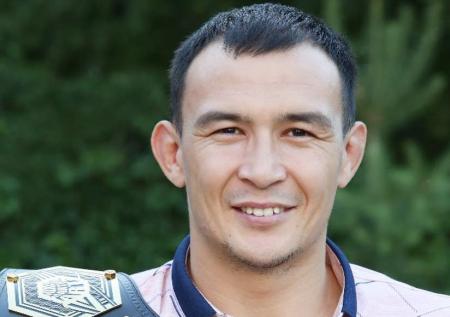 Боец UFC рассказал, почему выходит под двумя флагами
