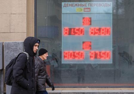 Нефть поддержала рубль? Сколько стоят доллар, евро, юань сегодня, 27 марта