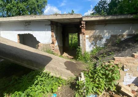 Школьника насмерть придавило бетонной плитой в Красноярском крае