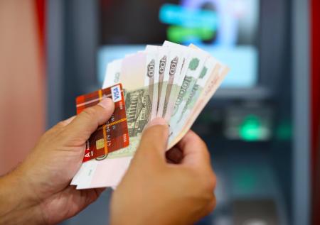 Россиянам рассказали, как не попасть в финансовую яму