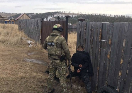 Baza: трое пьяных мужчин напали на воинскую часть в Улан-Удэ