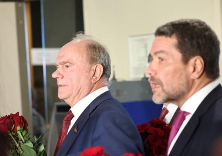 «Мы помогали вместе»: Зюганов о поездке с Добронравовым к детям из Донбасса