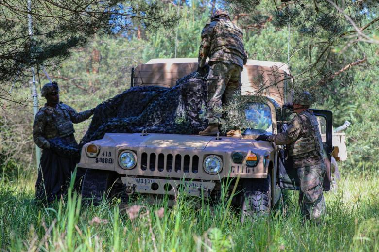 Броневик Humvee